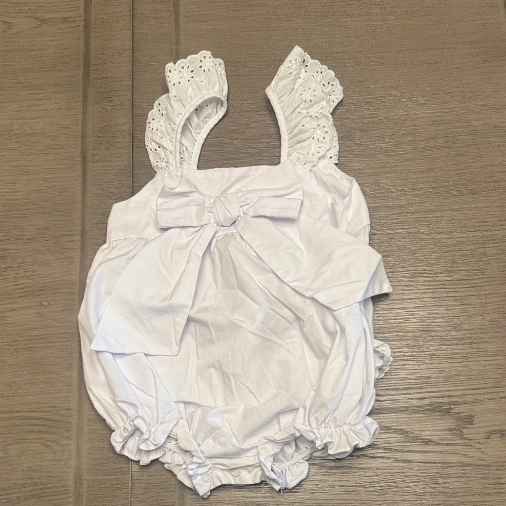 White Baby Romper with Bow and Lace Sleeves